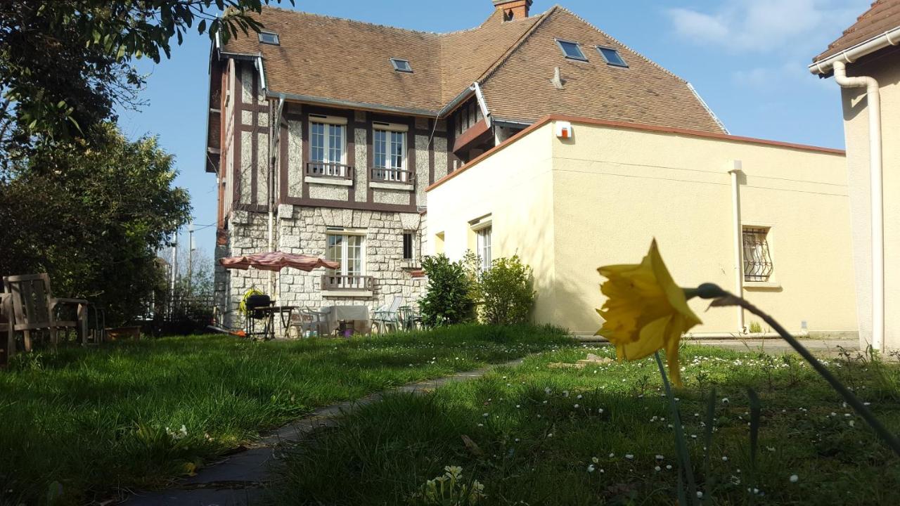 Apakabar Homestay - Proche Gare Melun, Parking Prive, Netflix La Rochette  Kültér fotó